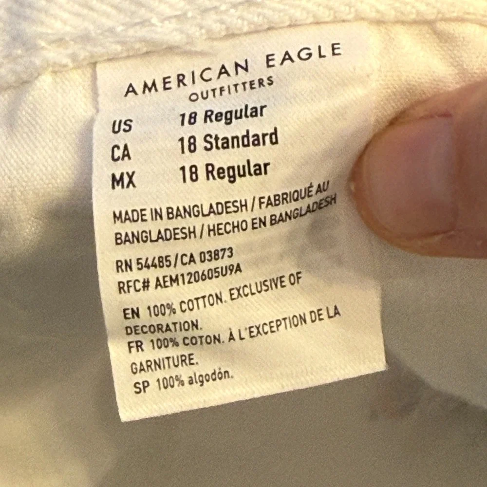 American Eagle Jeans Womens Size 18 90s Boyfriend Stretch Distressed White